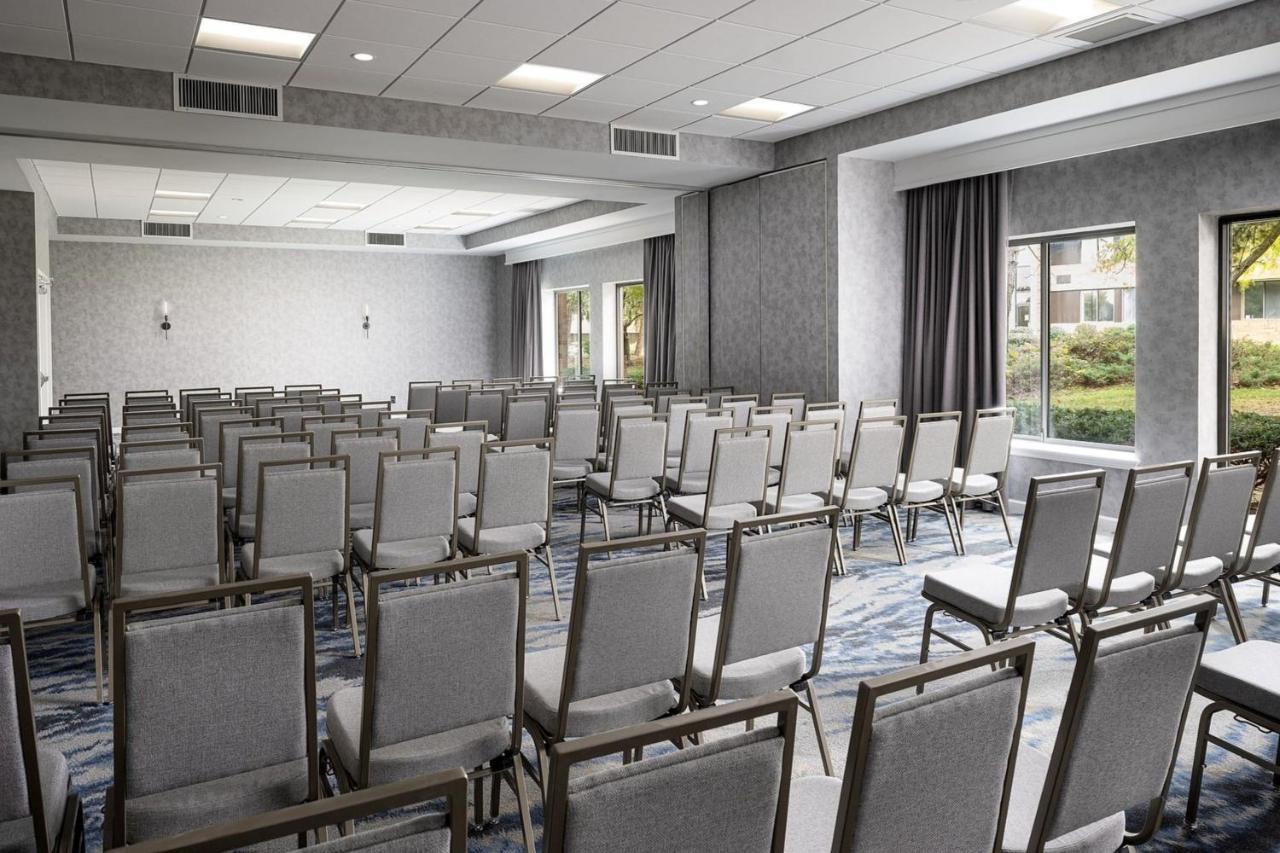Sheraton Grand Rapids Airport Hotel Cascade Eksteriør billede