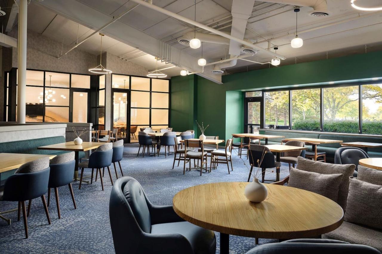 Sheraton Grand Rapids Airport Hotel Cascade Eksteriør billede