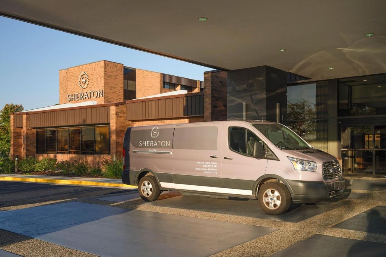 Sheraton Grand Rapids Airport Hotel Cascade Eksteriør billede