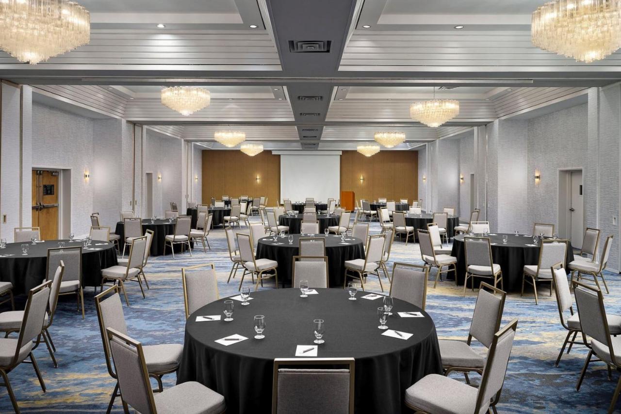 Sheraton Grand Rapids Airport Hotel Cascade Eksteriør billede