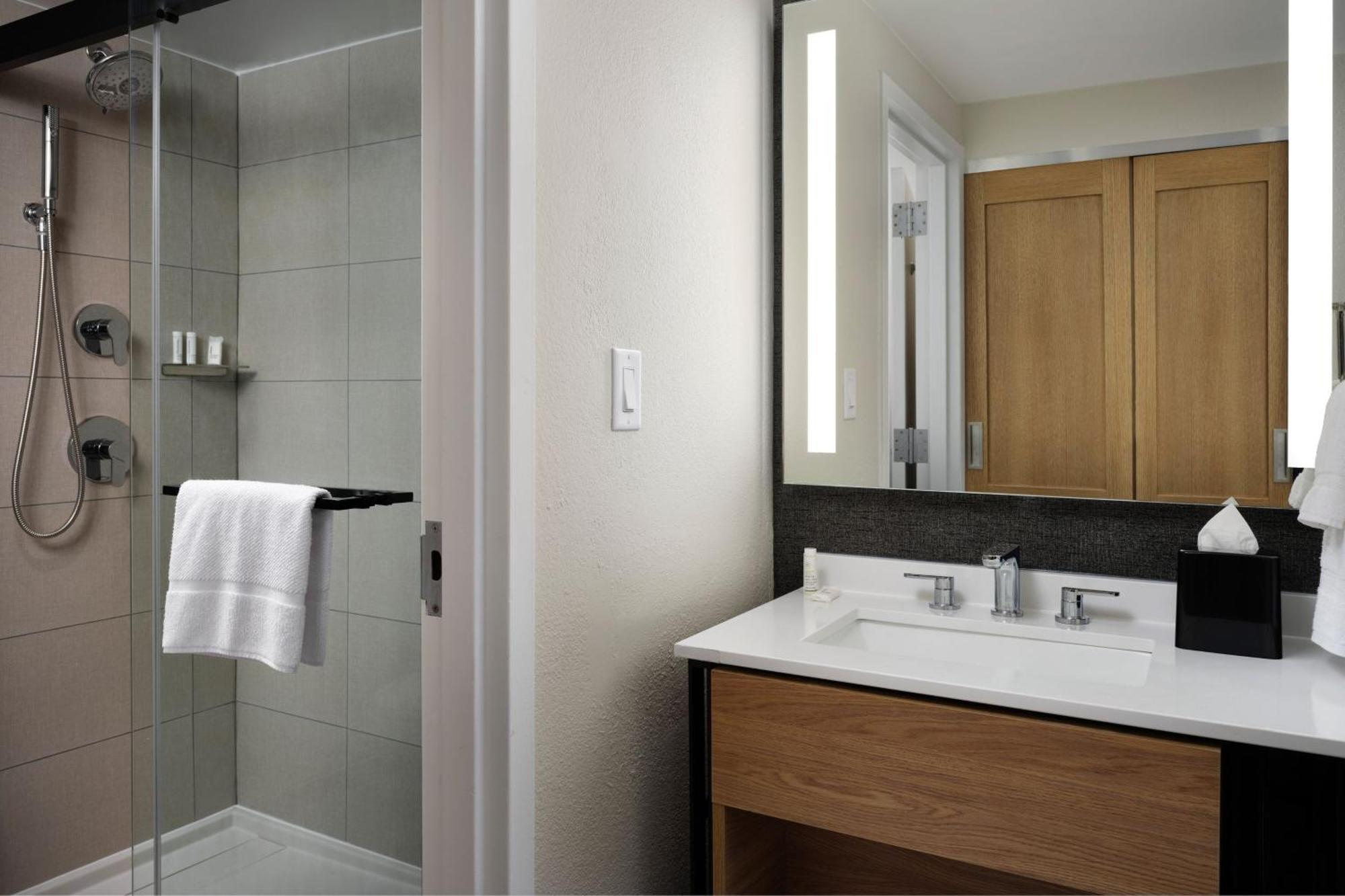 Sheraton Grand Rapids Airport Hotel Cascade Eksteriør billede