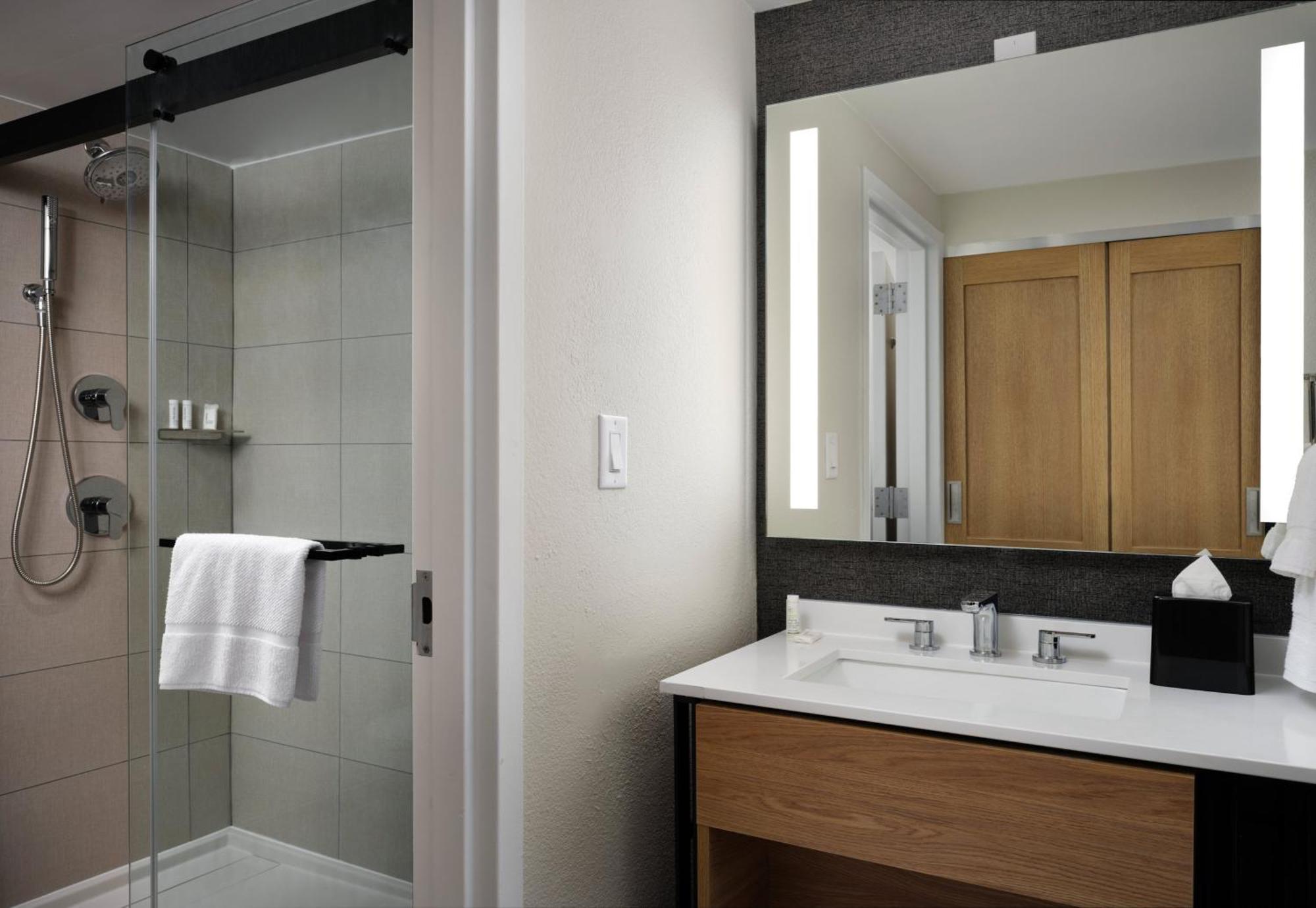 Sheraton Grand Rapids Airport Hotel Cascade Eksteriør billede